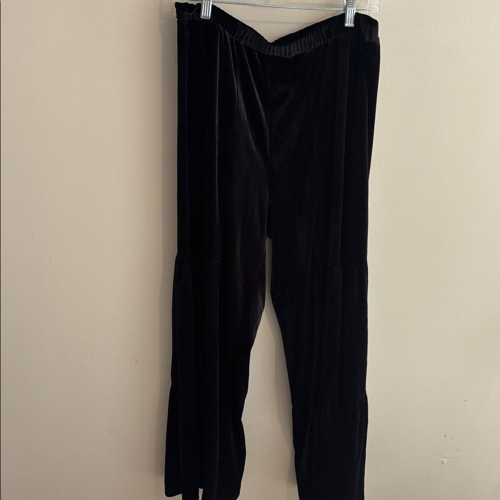 Geegee Black tiered Velvet Pants size 1xl